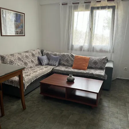Alexandros Apartment Gomation