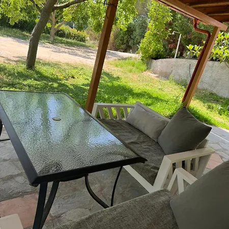 Alexandros Apartment Gomation
